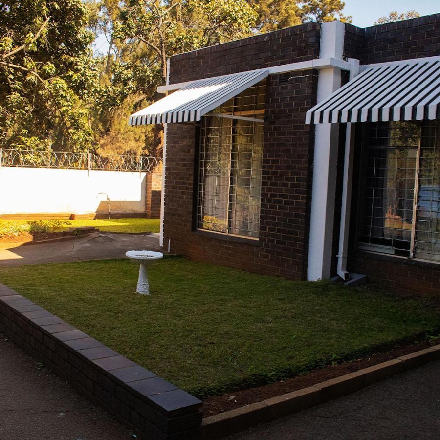 R Executive Apartments Harare Bagian luar foto