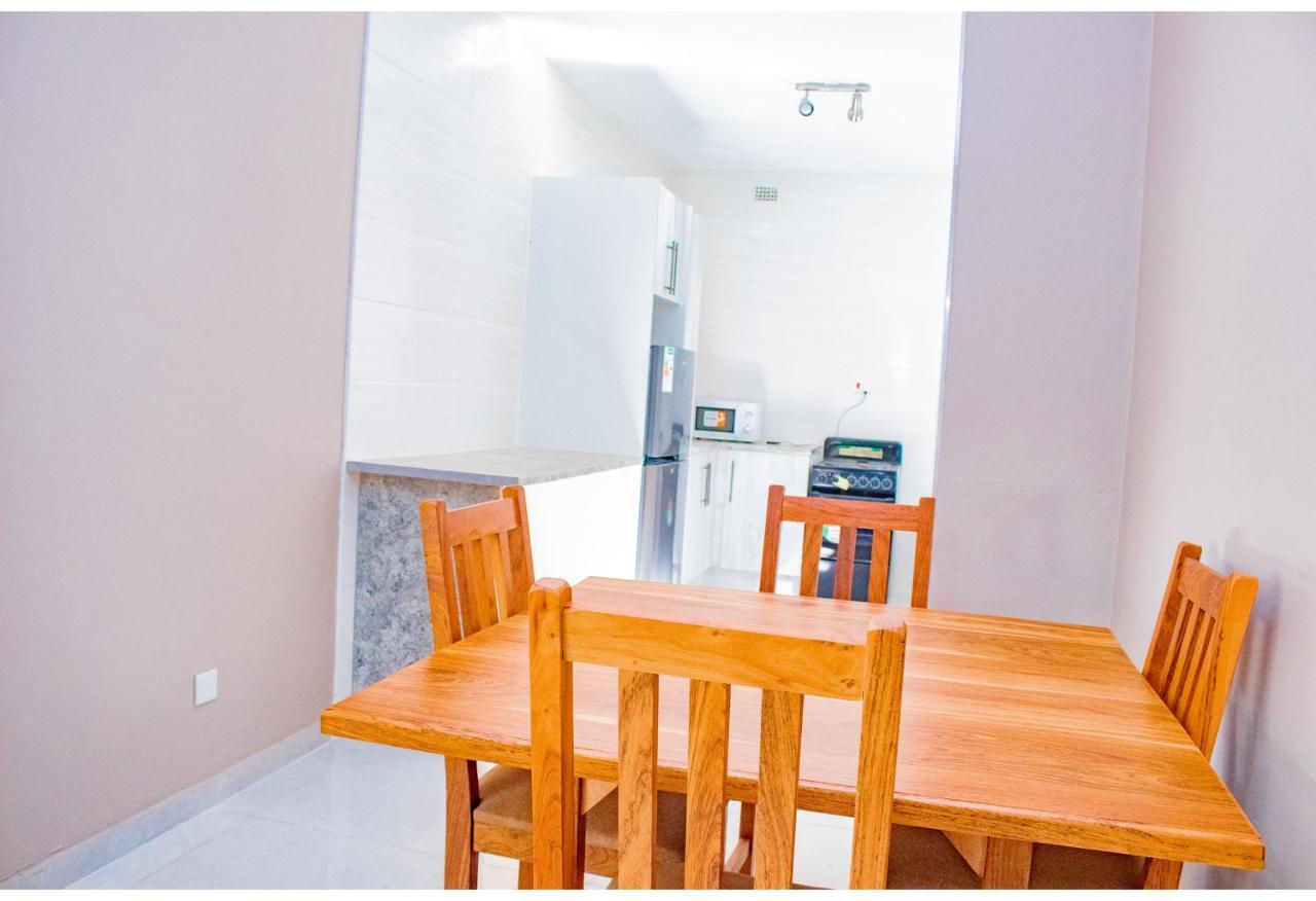 R Executive Apartments Harare Bagian luar foto